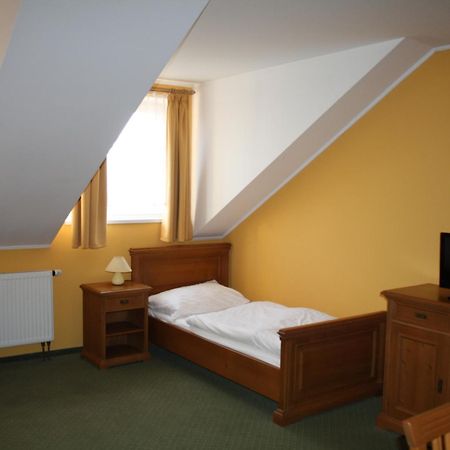 Hotel Bouček Mochov Buitenkant foto
