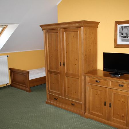 Hotel Bouček Mochov Buitenkant foto