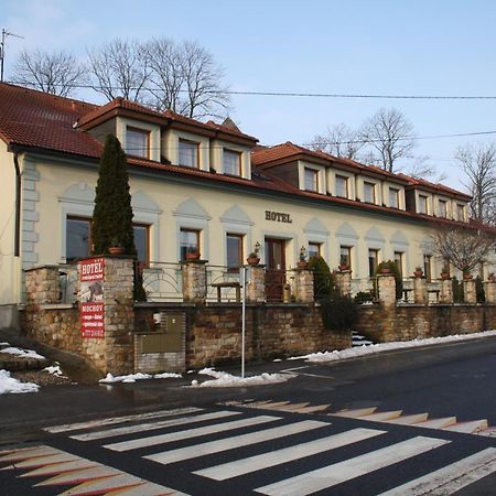 Hotel Bouček Mochov Buitenkant foto
