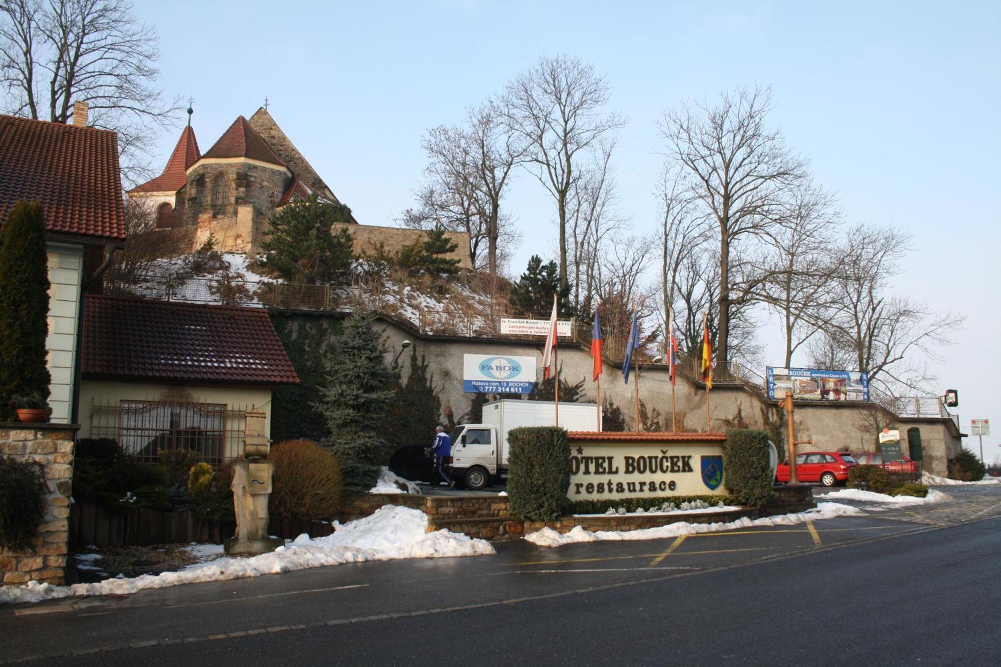 Hotel Bouček Mochov Buitenkant foto