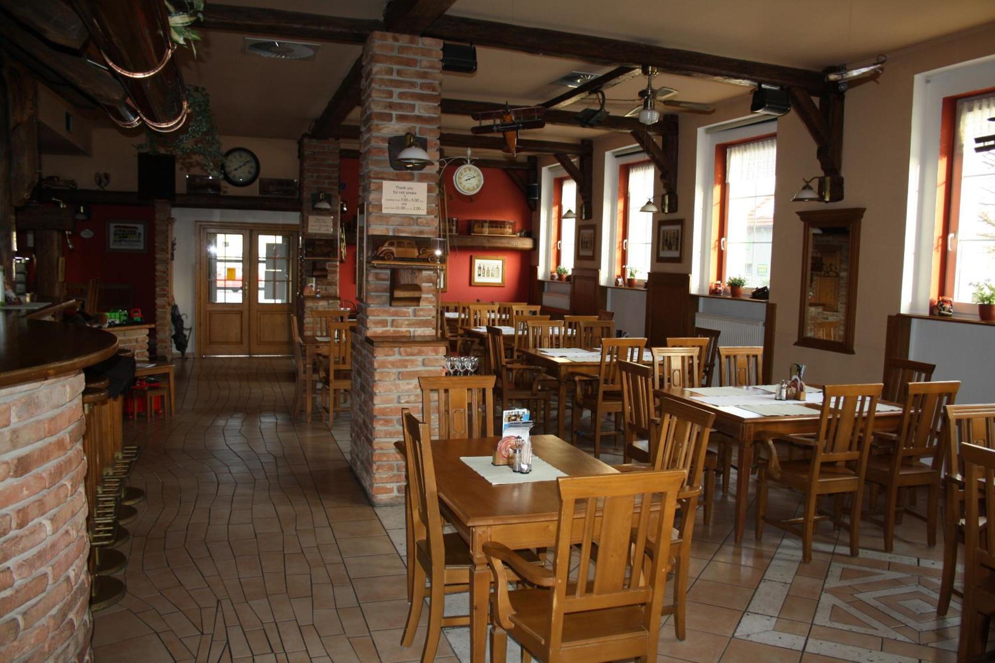 Hotel Bouček Mochov Buitenkant foto