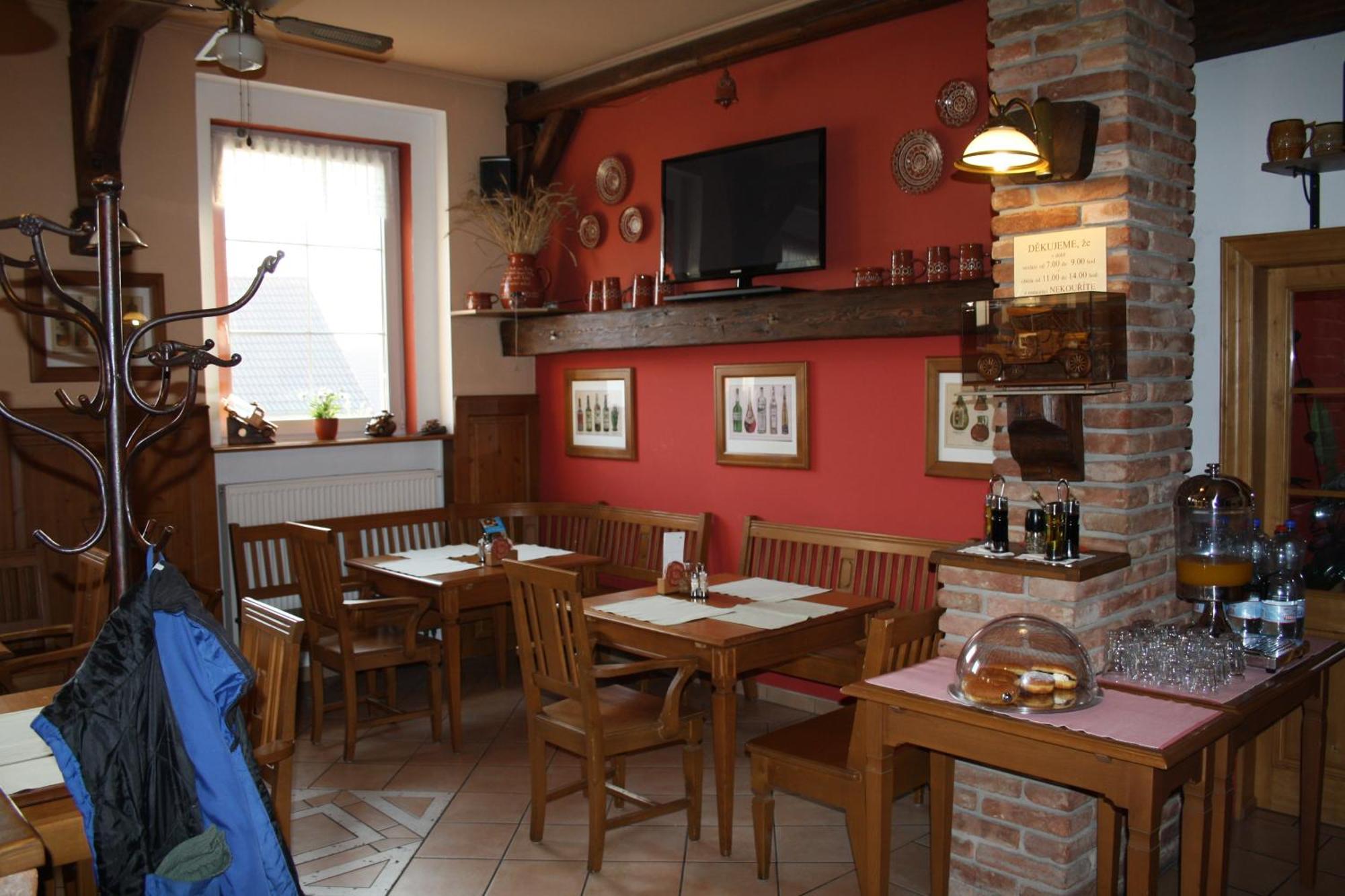 Hotel Bouček Mochov Buitenkant foto