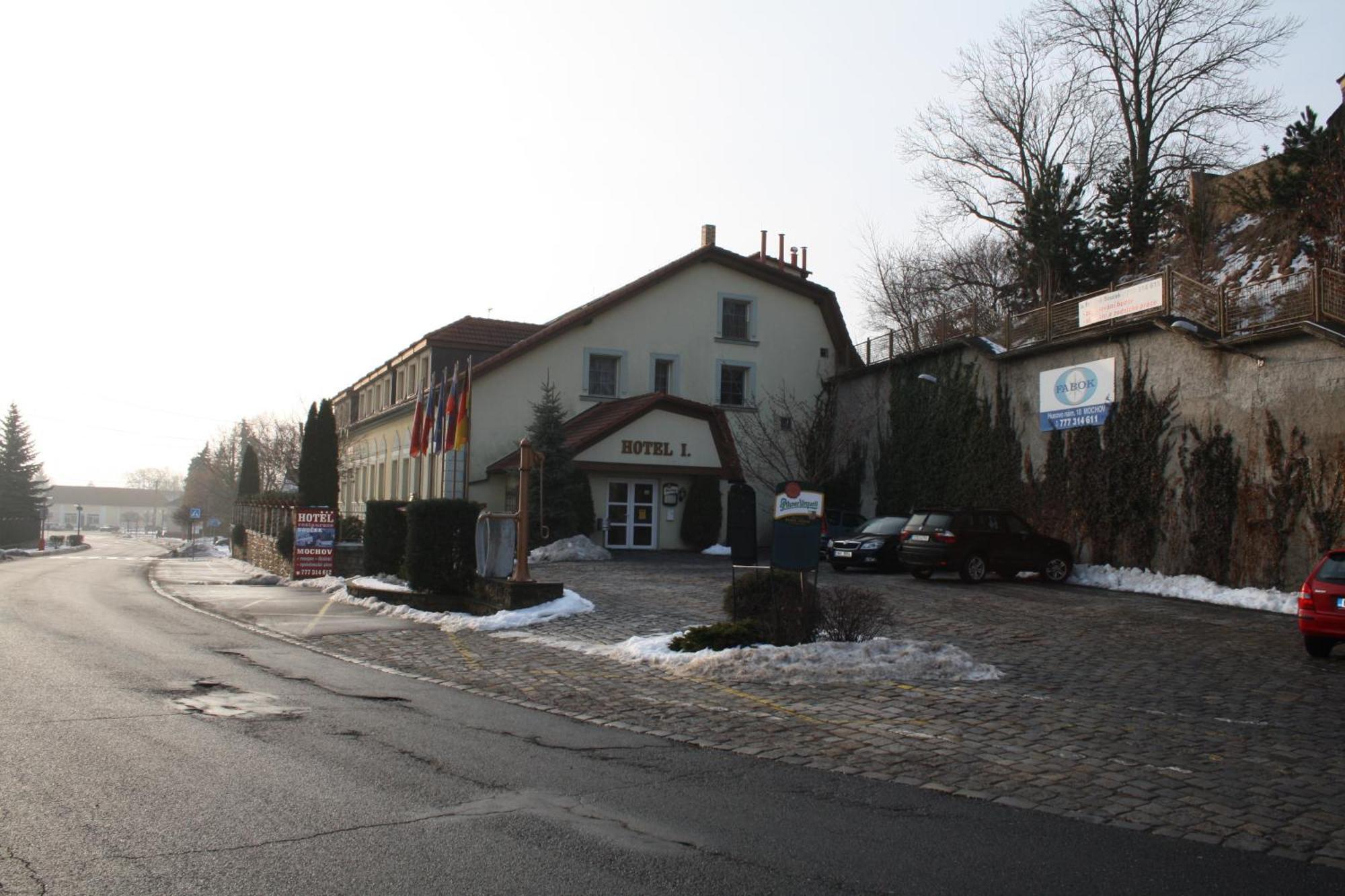 Hotel Bouček Mochov Buitenkant foto