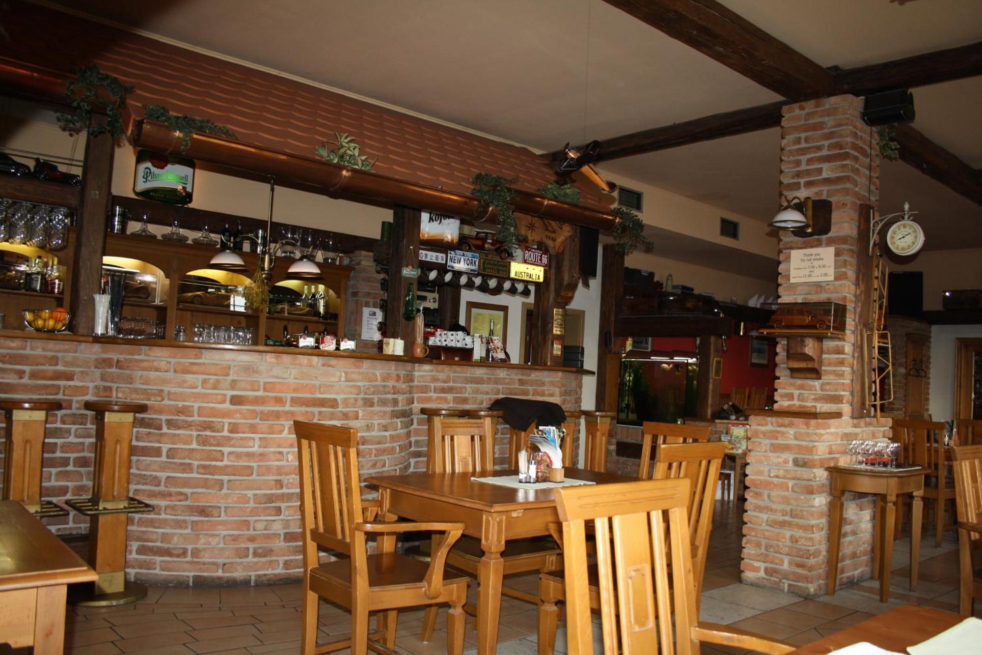 Hotel Bouček Mochov Buitenkant foto